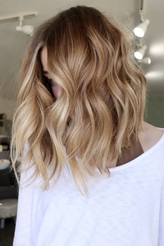 Sunlit blonde lob